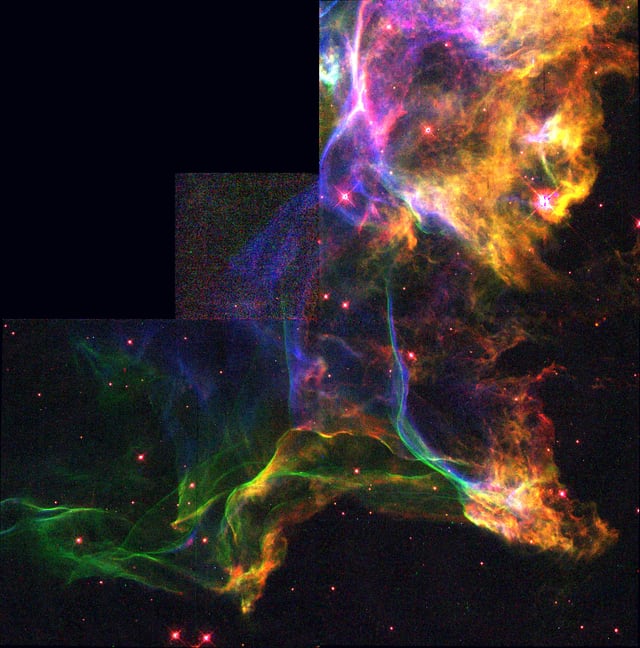 Laço do Cisne, remanescente de supernova, em imagem do Hubble Space Telescope