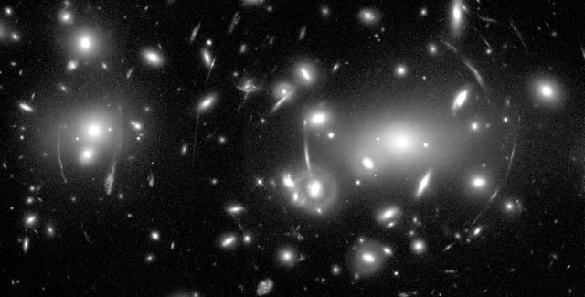 Aglomerado Abell 2218, aglomerado de galáxias, em imagem do Hubble Space Telescope