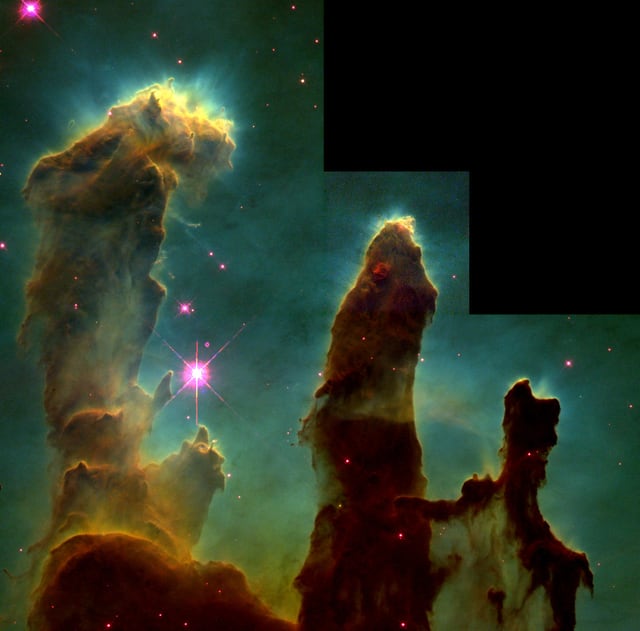 Pilares da Criação, na Nebulosa da Águia, nebulosa de emissão registrada pelo Hubble Space Telescope