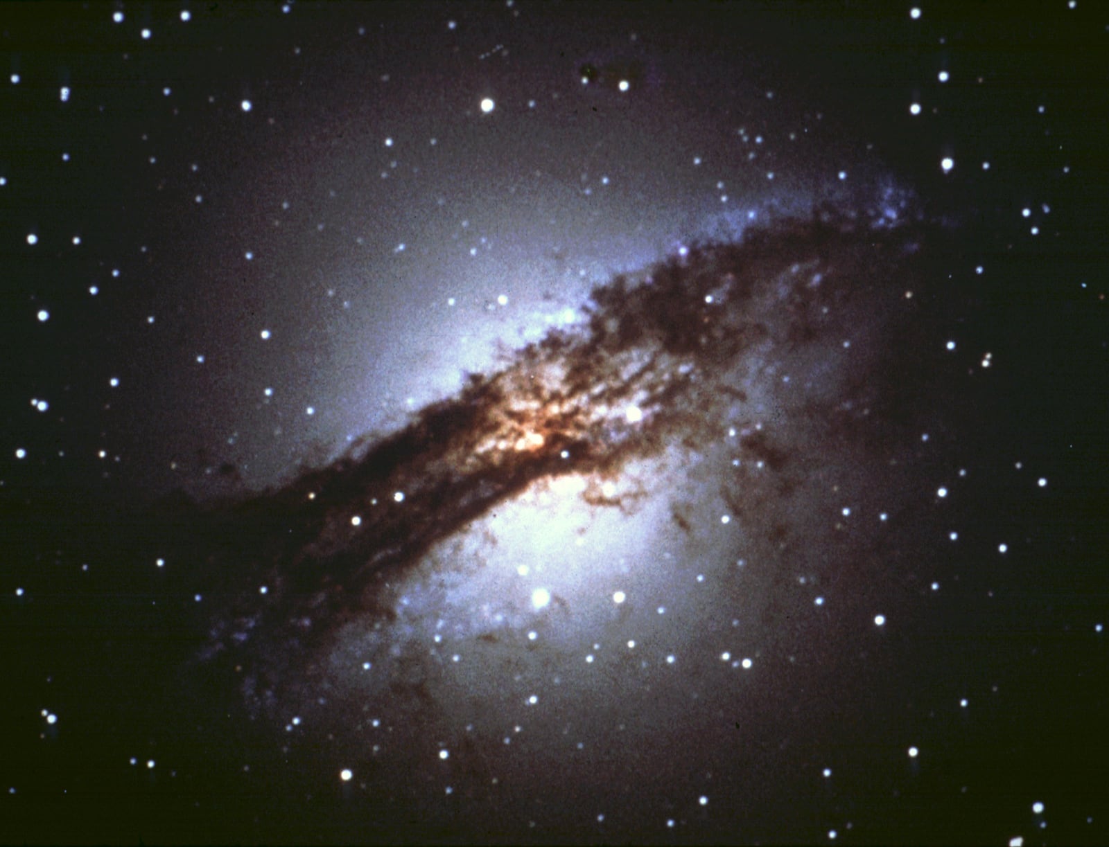 Centaurus A, galáxia