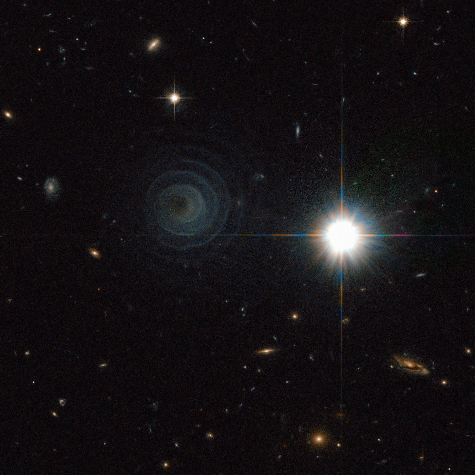 LL Pegasi, a estrela espiral, estrela de carbono registrada pelo Hubble Space Telescope