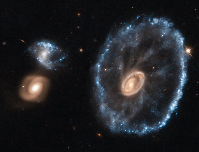 Galáxia Roda de Carroça, galáxia registrada pelo Hubble Space Telescope