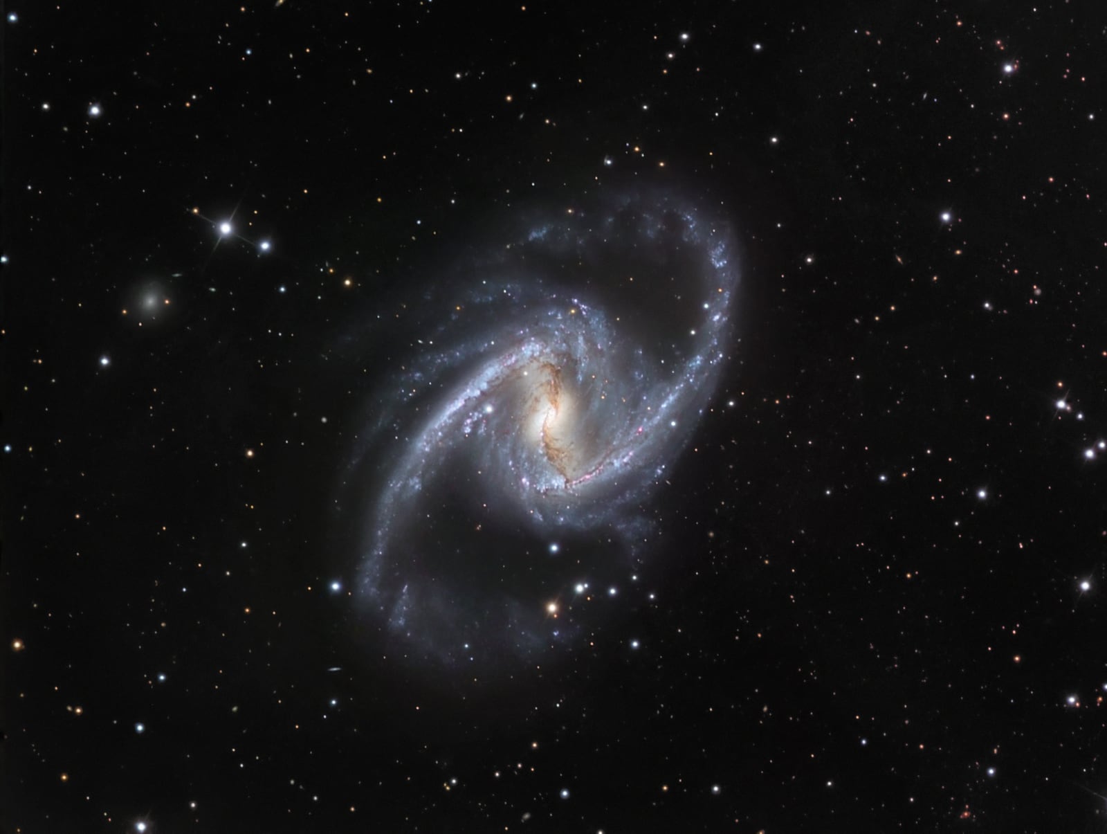 Galáxia NGC 1365, galáxia registrada pelo Danish 1.54-metre telescope