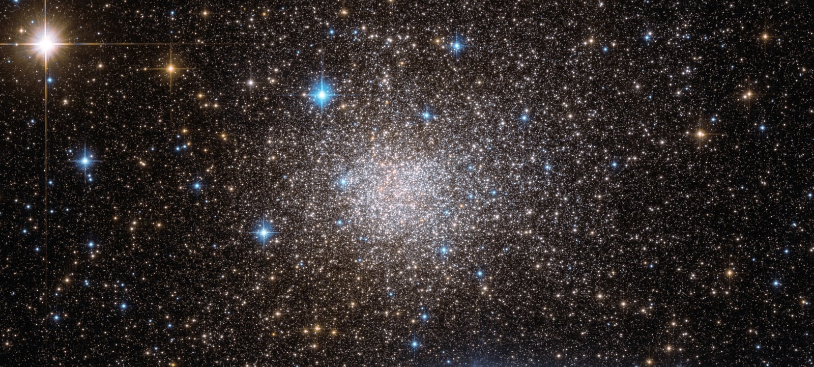 Terzan 5, aglomerado globular, em imagem do Hubble Space Telescope