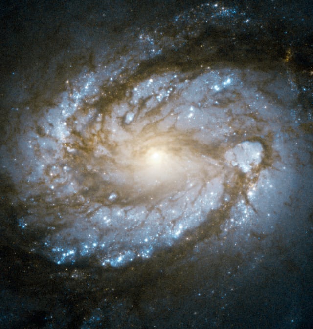 Galáxia Messier 100, galáxia, em imagem do Hubble Space Telescope