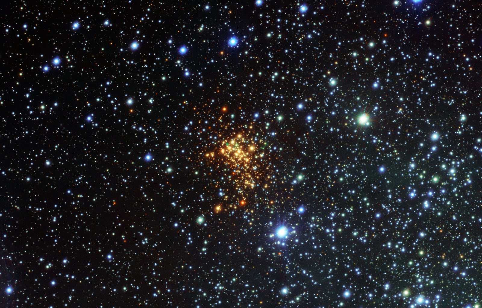Westerlund 1, aglomerado aberto registrada pelo VLT Survey Telescope
