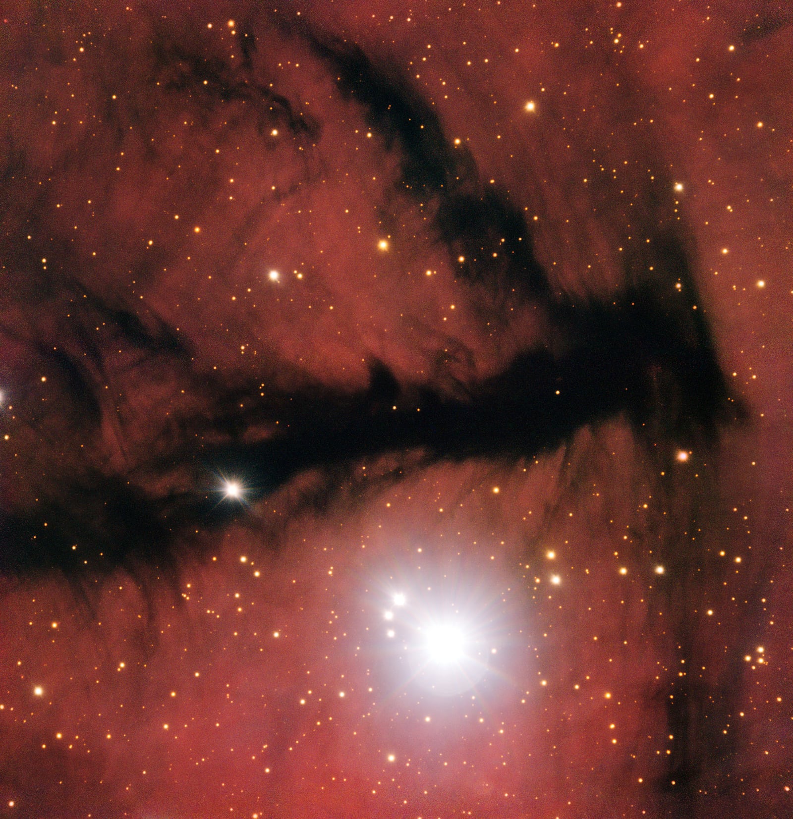 Nebulosa Gum 15, região de hidrogênio ionizado registrada pelo Very Large Telescope