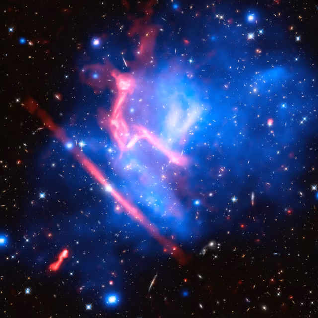 Aglomerado MACS J0717, aglomerado de galáxias, em imagem do Chandra