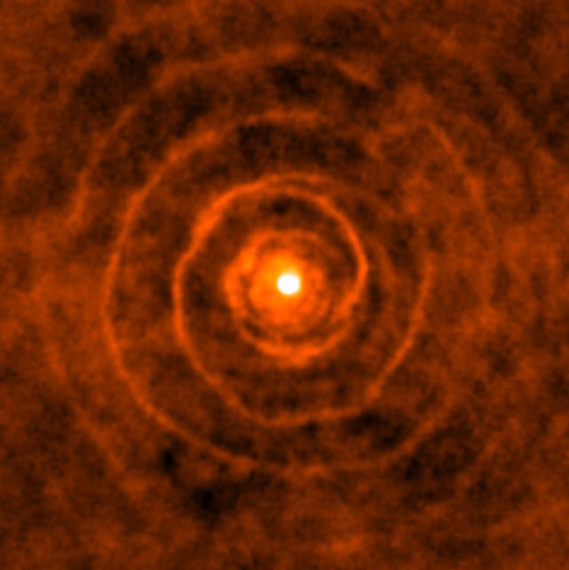 LL Pegasi, a estrela espiral, estrela de carbono registrada pelo Atacama Large Millimeter/submillimeter Array
