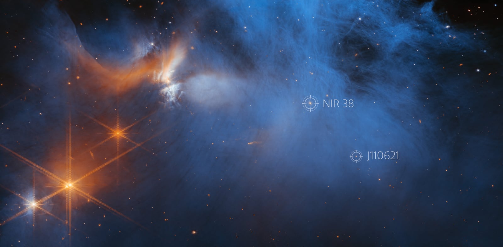 Montagem de várias imagens de Nuvem de Camaleão I, nebulosa, em imagem do James Webb Space Telescope