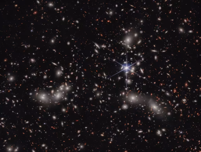 Abell 2744, o Aglomerado de Pandora, em imagem do James Webb