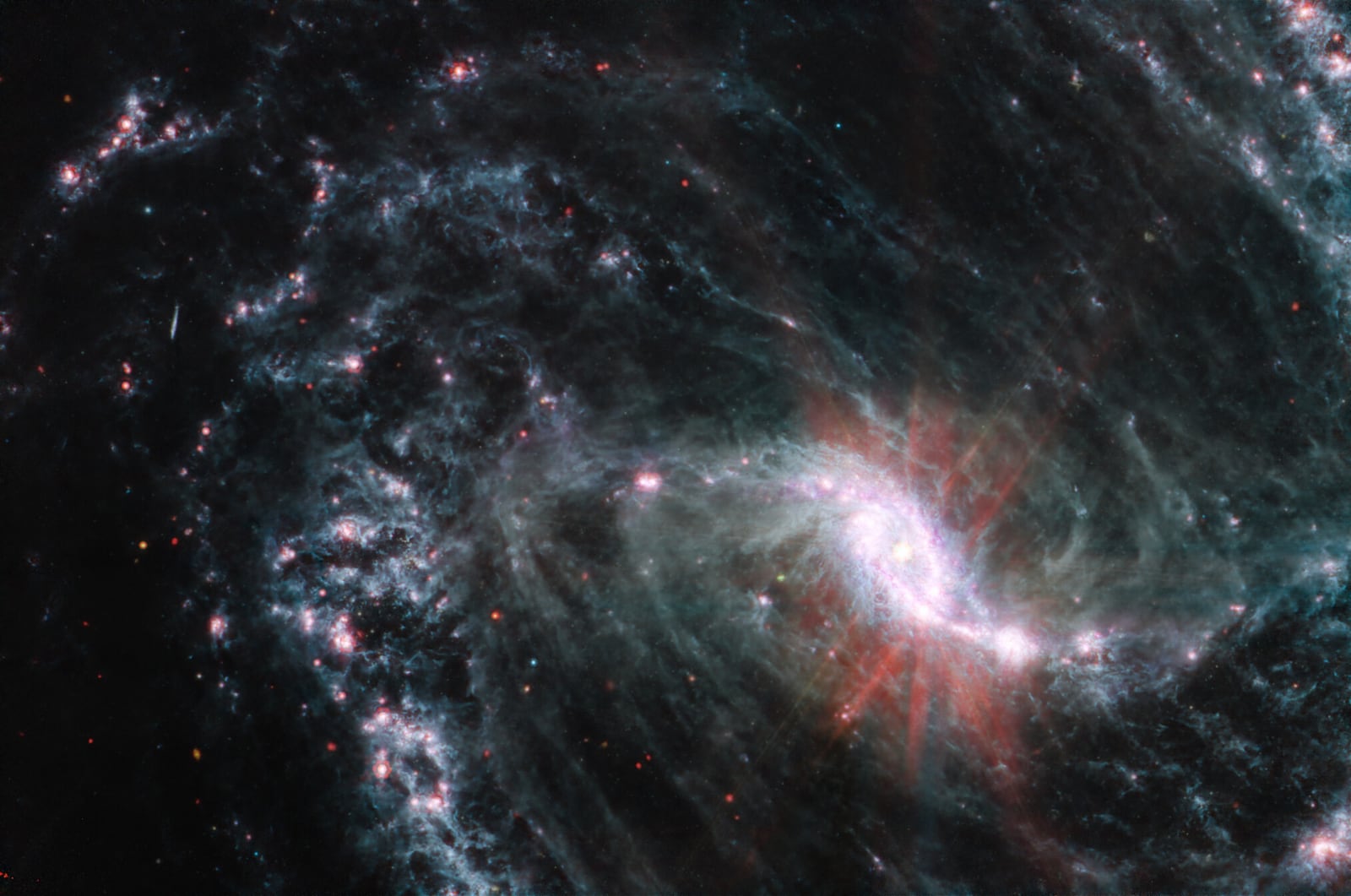Galáxia NGC 1365, galáxia, em imagem do James Webb Space Telescope
