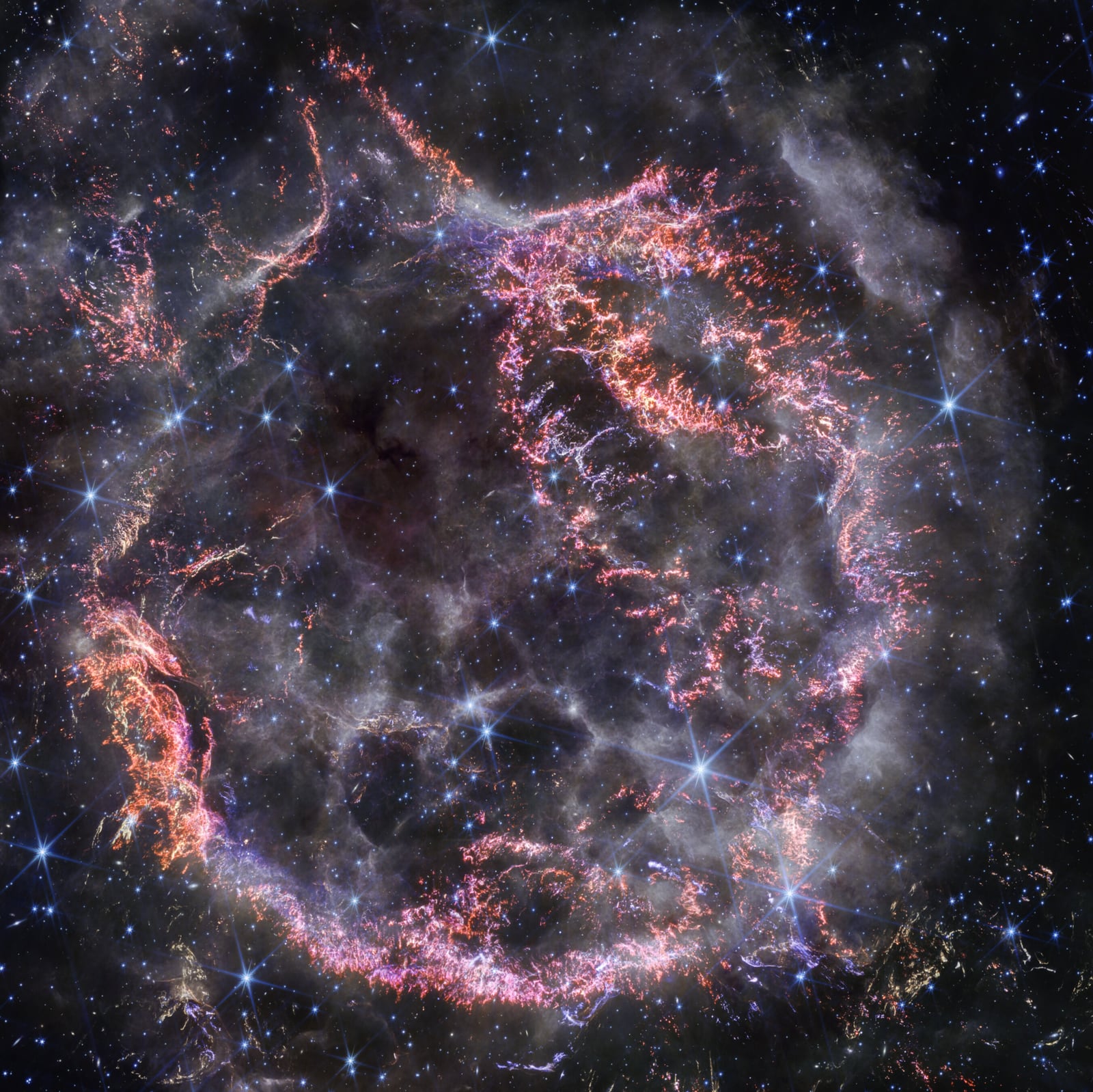 Cassiopeia A, remanescente de supernova, em imagem do James Webb Space Telescope