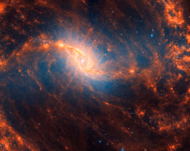 Galáxia NGC 1365 registrado pelo James Webb