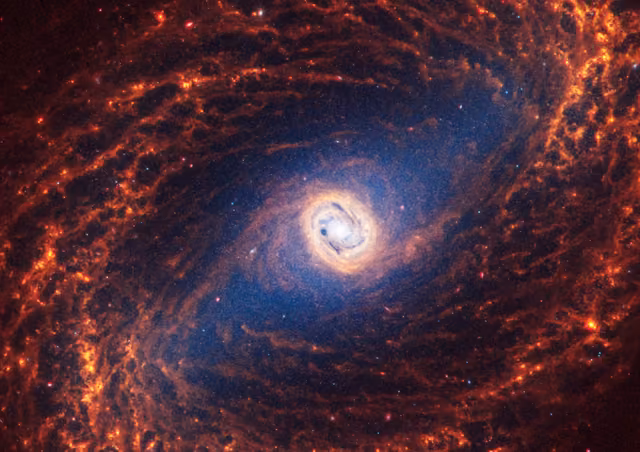 Galáxia NGC 1433 registrado pelo James Webb
