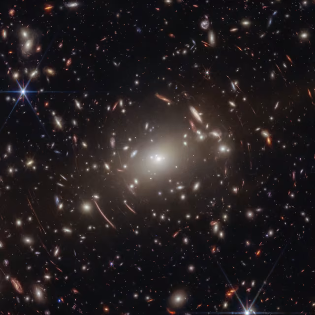 Aglomerado Abell S1063, em imagem do James Webb