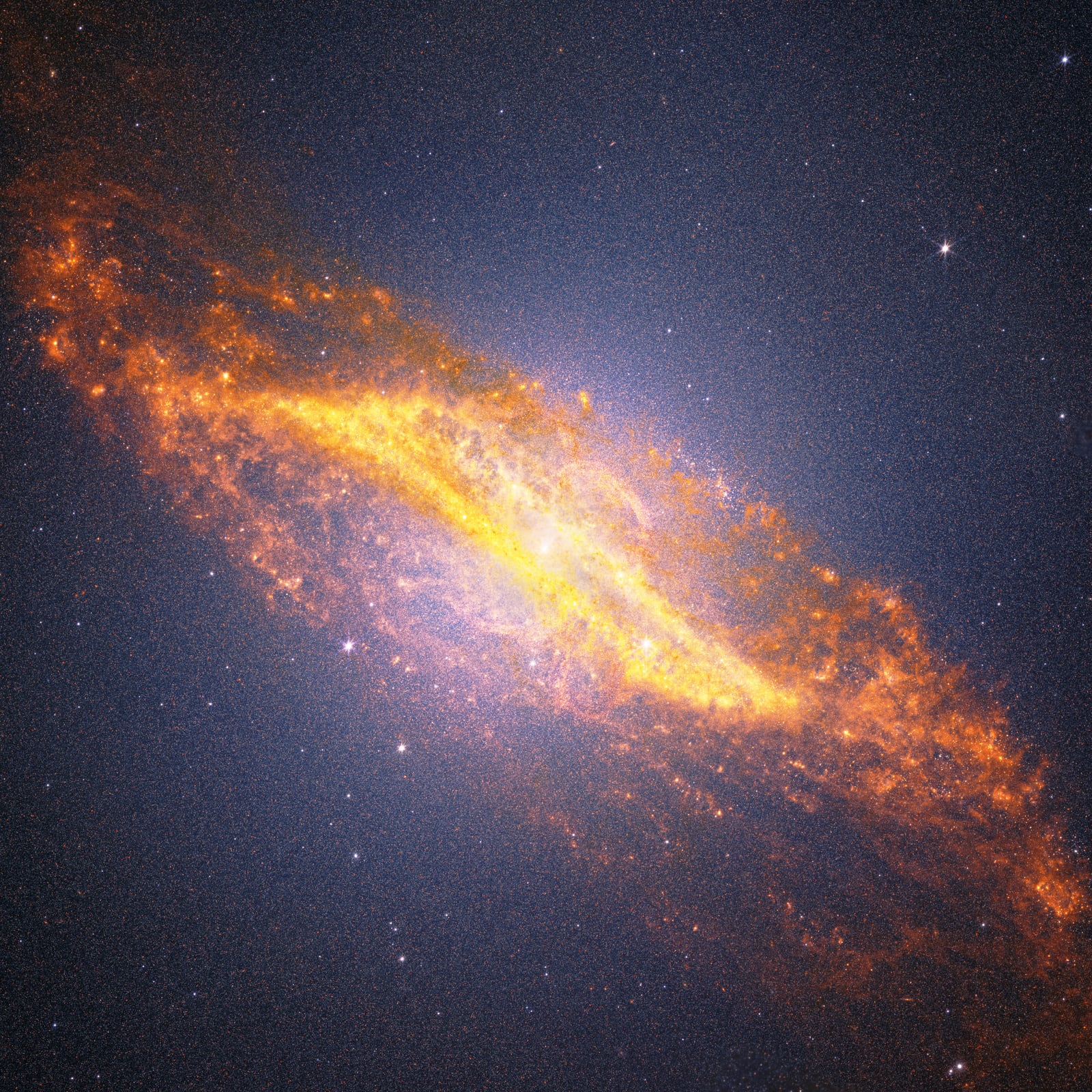 Centaurus A, galáxia registrada pelo James Webb Space Telescope