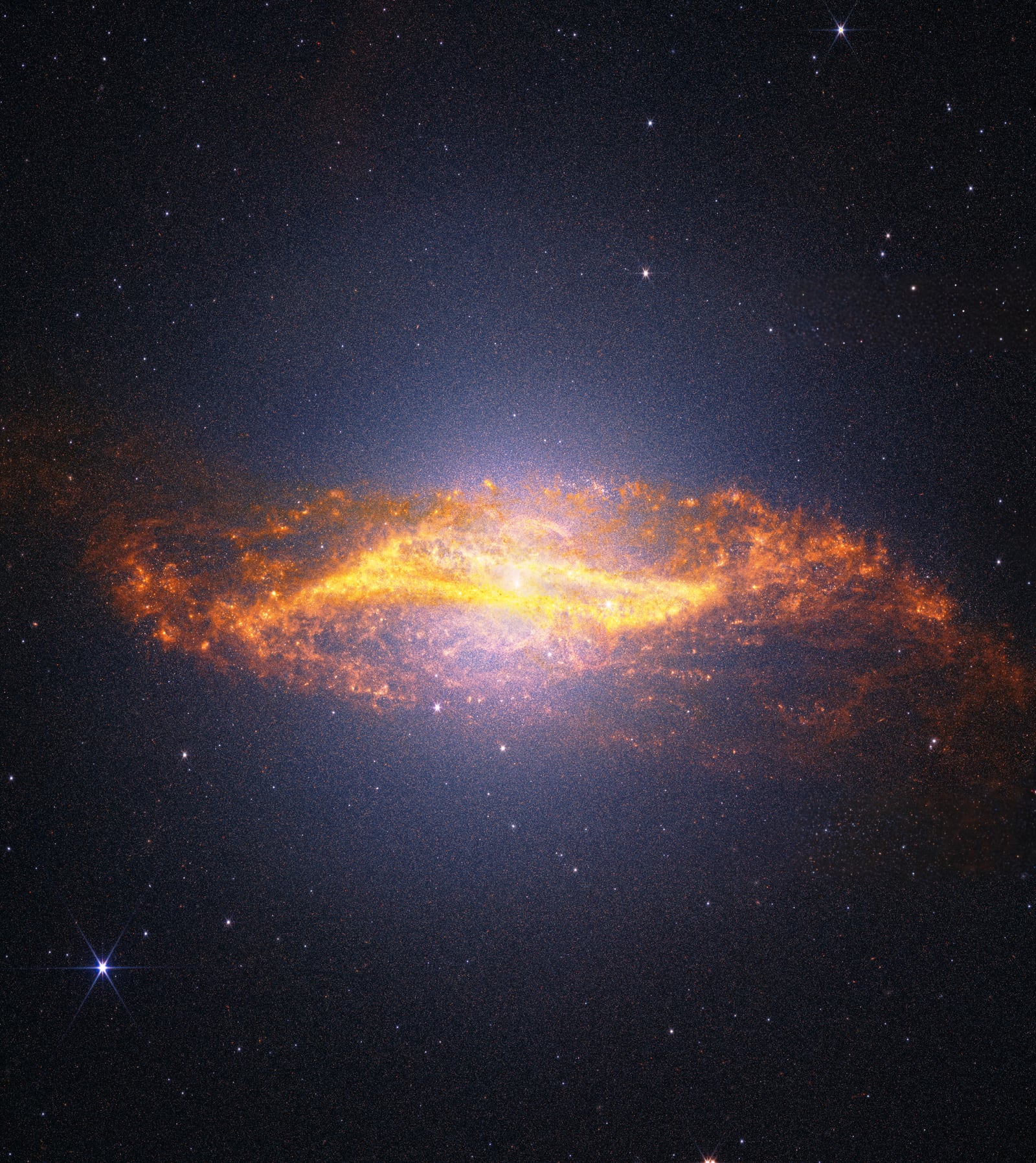 Centaurus A, galáxia registrada pelo James Webb Space Telescope